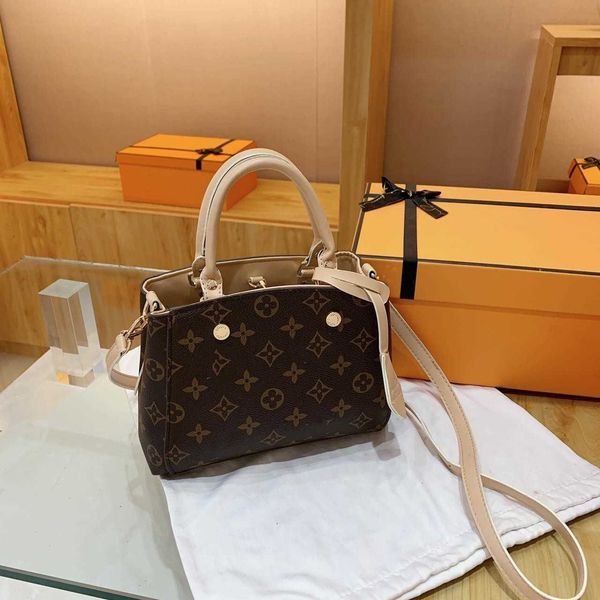 designer bag dinner hong kong genuine leather old flower tote women's bag mom's crossbody large capacity shoulder 2023 new trend
designer bag dinner hong kong genuine leather old flower tote women's bag mom's crossbody large capacity shoulder 2023 new trend