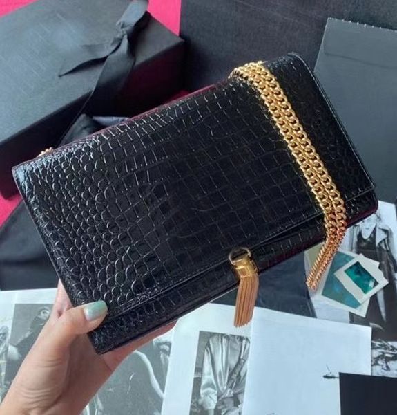 fashion designer luxury handbag 7a tassel chain handbag crocodile shoulder bag classic ladies satchel ladies flap messenger bag 24cm
fashion designer luxury handbag 7a tassel chain handbag crocodile shoulder bag classic ladies satchel ladies flap messenger bag 24cm