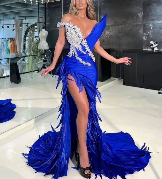 stylish mermaid evening dresses sleeveless v neck satin 3d lace flowers appliques floor length side slit feather prom dress plus size gowns, Black;red
stylish mermaid evening dresses sleeveless v neck satin 3d lace flowers appliques floor length side slit feather prom dress plus size gowns, Black;red