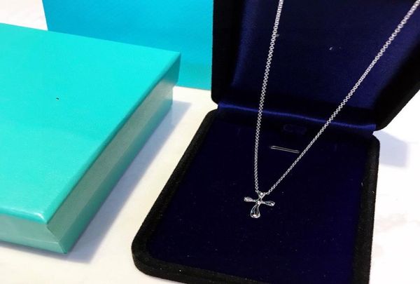 luxury designer pendant necklace sterling silver cross charm with short chain choker for women jewelry with box party gift wed6754181
luxury designer pendant necklace sterling silver cross charm with short chain choker for women jewelry with box party gift wed6754181