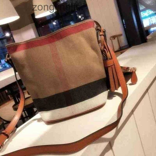 burbrerys fashionable bag classic contrast canvas bucket women's ladies color big flower litchi single messenger mesh red versatile lat
burbrerys fashionable bag classic contrast canvas bucket women's ladies color big flower litchi single messenger mesh red versatile lat