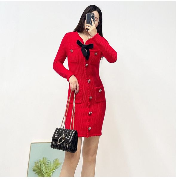 casual dresses s-elf portrait small fragrance new year red v-neck knitted dress, Black;gray
casual dresses s-elf portrait small fragrance new year red v-neck knitted dress, Black;gray