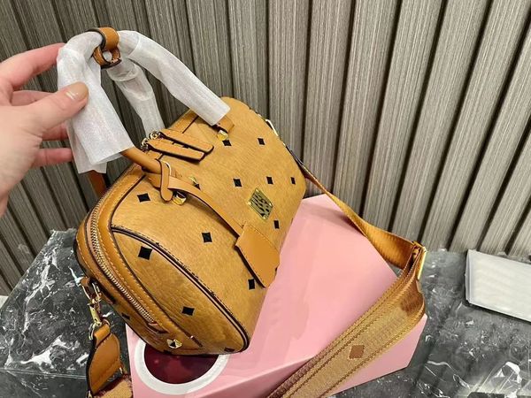 design shoulder bag pillow letter totes bags totes fashion classic printing high-quality womens handbag wallet, Black;red
design shoulder bag pillow letter totes bags totes fashion classic printing high-quality womens handbag wallet, Black;red