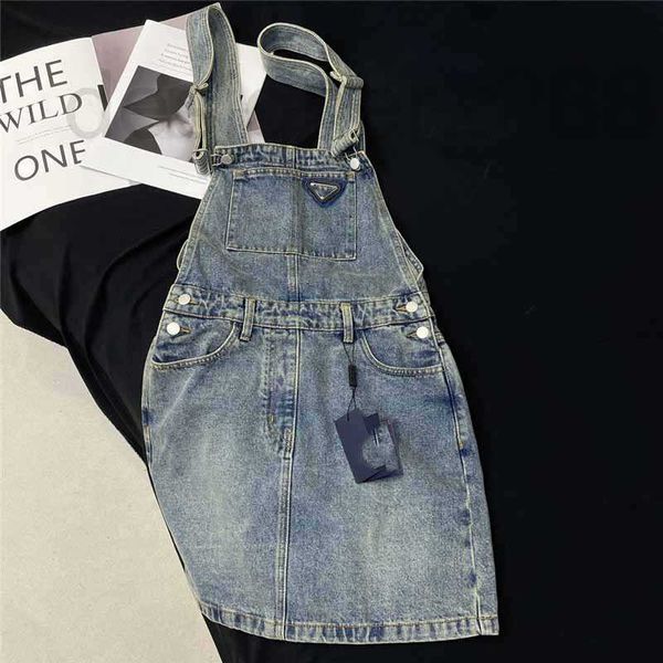 urban dresses designer 2023 spring/summer new metal triangle label age reducing small fresh versatile denim strap skirt hkg7, White;black
urban dresses designer 2023 spring/summer new metal triangle label age reducing small fresh versatile denim strap skirt hkg7, White;black