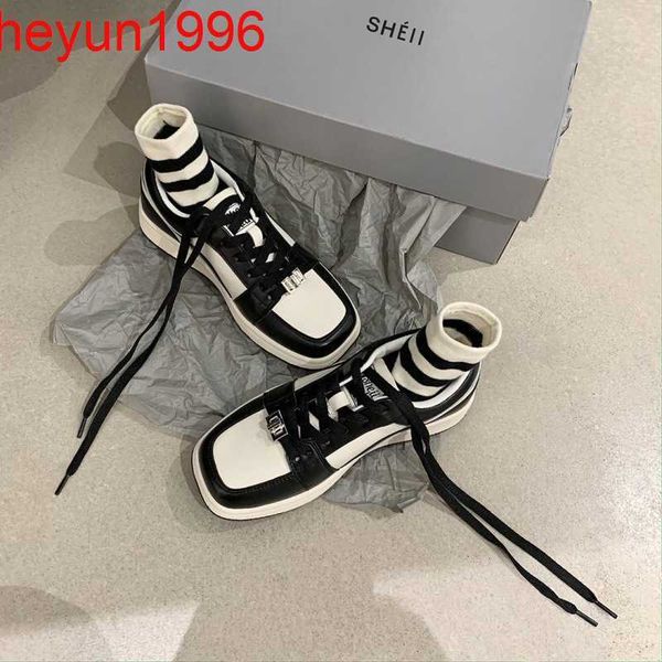 mesh red women's cricket geometric shapes~lock buckle square head contrast sports casual shoes
mesh red women's cricket geometric shapes~lock buckle square head contrast sports casual shoes