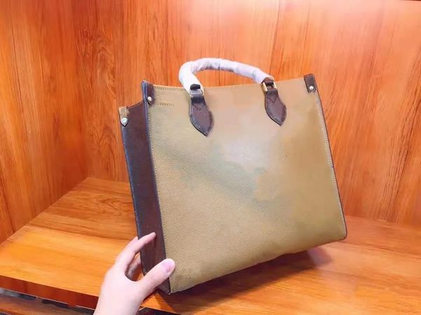 designer design double-sided flower shopping bag, the whole body of the flower, elegant shape, can be used all year round., Black;red
designer design double-sided flower shopping bag, the whole body of the flower, elegant shape, can be used all year round., Black;red