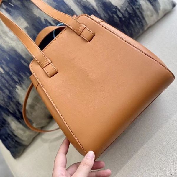 high-quality designer bag women's handbag shoulder handbag leather three-dimensional handheld tote luxury multifunctional crossbody bag
high-quality designer bag women's handbag shoulder handbag leather three-dimensional handheld tote luxury multifunctional crossbody bag