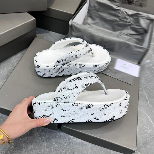 quality women designer slippers canvas embroidered letter thick sole sandals ladies flip-flop beach shoes home outdoor slides slippers sanda, Black
quality women designer slippers canvas embroidered letter thick sole sandals ladies flip-flop beach shoes home outdoor slides slippers sanda, Black