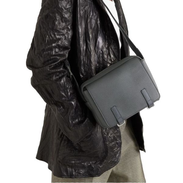 loe mens saddle bagsdesigner messenger bags small square artwork trunk bags crossbody chain adjustable shoulder with flap pocket 25*17cm
loe mens saddle bagsdesigner messenger bags small square artwork trunk bags crossbody chain adjustable shoulder with flap pocket 25*17cm