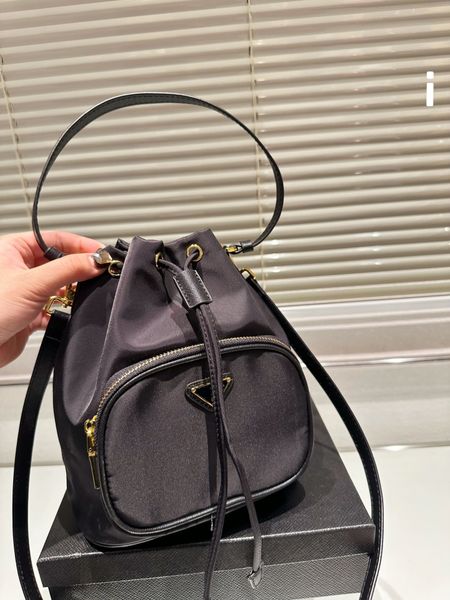 designer bag luxury bag shoulder fashion bag womn'es bag classic small bucket bag oxford cloth waterproof fabric
designer bag luxury bag shoulder fashion bag womn'es bag classic small bucket bag oxford cloth waterproof fabric
