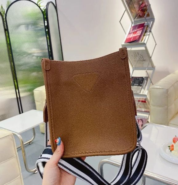 Black Handbag Tote Bag For Women Luxury Designers Bag High Capacity Ladies Casual, Grey
Black Handbag Tote Bag For Women Luxury Designers Bag High Capacity Ladies Casual, Grey