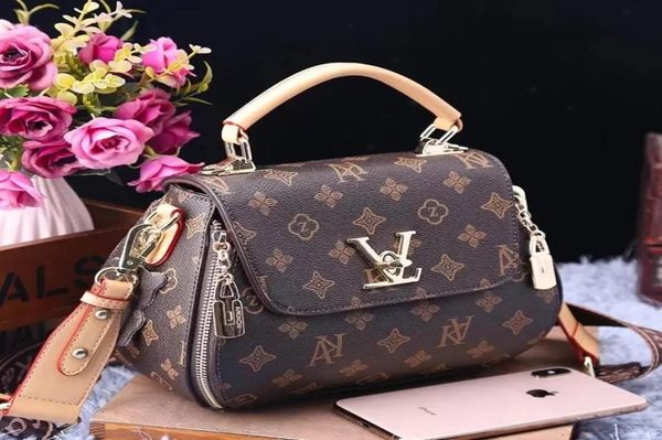 new brand fashion retro vintage printed casual messenger bag one shoulder big bag women handbag and handbags delle donne della bor3536317
new brand fashion retro vintage printed casual messenger bag one shoulder big bag women handbag and handbags delle donne della bor3536317