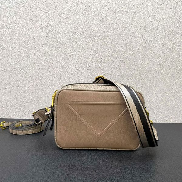cowhide women bag shoulder crossbody bag large capacity tote bags stamping letters leather double shoulder straps solid color fashion high q
cowhide women bag shoulder crossbody bag large capacity tote bags stamping letters leather double shoulder straps solid color fashion high q