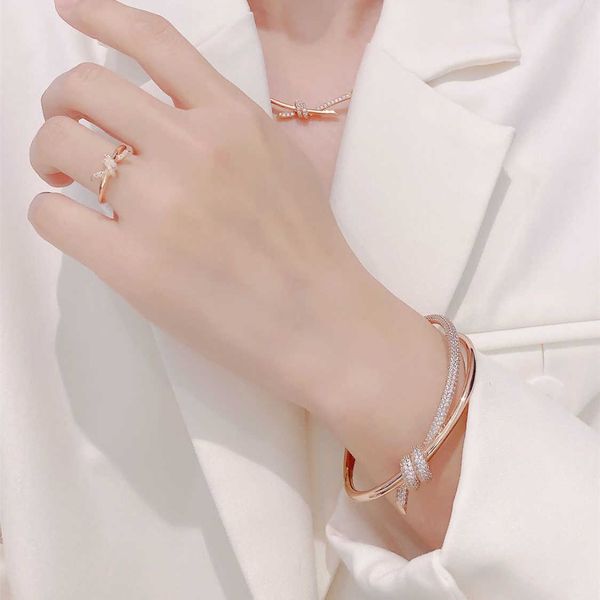 factory designer t bangle tijiafuni knot half diamond knot bracelet inlaid with high carbon diamond simple temperament gift box ekcw, Black
factory designer t bangle tijiafuni knot half diamond knot bracelet inlaid with high carbon diamond simple temperament gift box ekcw, Black