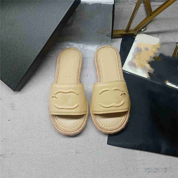 fashion slippers 2023 channel luxury design summer men flat women slope heel leather rubber letter logo casual sandals 08-04, Black
fashion slippers 2023 channel luxury design summer men flat women slope heel leather rubber letter logo casual sandals 08-04, Black