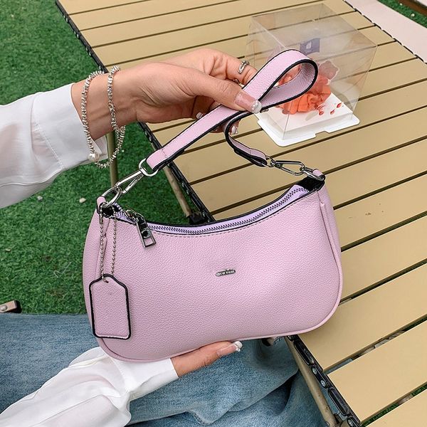 brand day packs 23ss c family's new fashion trend one shoulder crossbody large capacity women's underarm bag classic half moon bag
brand day packs 23ss c family's new fashion trend one shoulder crossbody large capacity women's underarm bag classic half moon bag