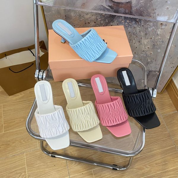 2023 mius slippers women flat slipper matelasse sandals logo high heels slide pump shoes m fashion designer banquet summer leather stiletto, Black
2023 mius slippers women flat slipper matelasse sandals logo high heels slide pump shoes m fashion designer banquet summer leather stiletto, Black