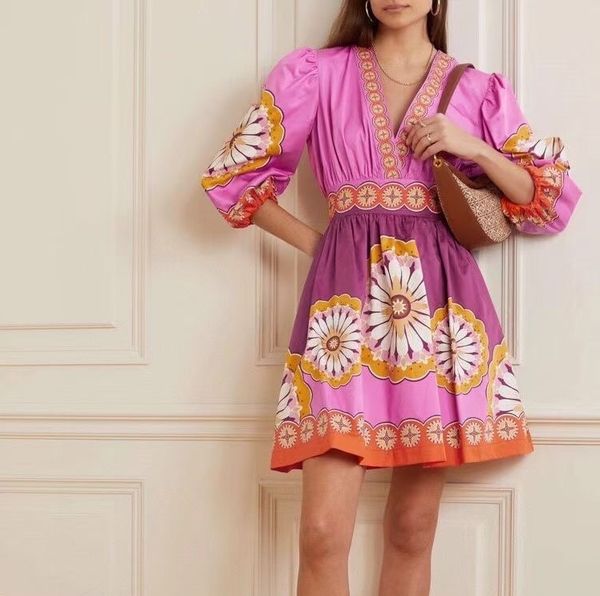 2023 women dresses holiday style printed flower colored high waisted large swing v-neck long sleeved lantern sleeve dress women clothing, Black;gray
2023 women dresses holiday style printed flower colored high waisted large swing v-neck long sleeved lantern sleeve dress women clothing, Black;gray