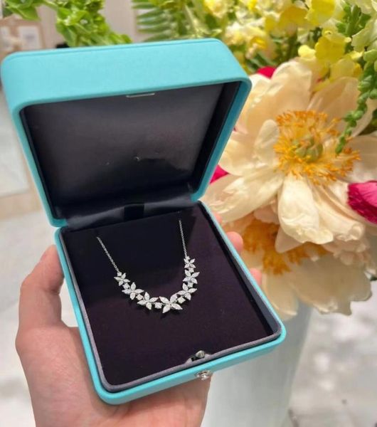 luxury victoria designer pendant necklace s925 sterling silver full crystal flower charm with short chain choker for women jewelry7945507
luxury victoria designer pendant necklace s925 sterling silver full crystal flower charm with short chain choker for women jewelry7945507