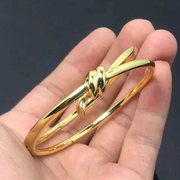factory designer t bangle 925 sterling silver bracelet women's knot bracelet inlaid with electroplated 18k rose gold fashion personalit, Black
factory designer t bangle 925 sterling silver bracelet women's knot bracelet inlaid with electroplated 18k rose gold fashion personalit, Black