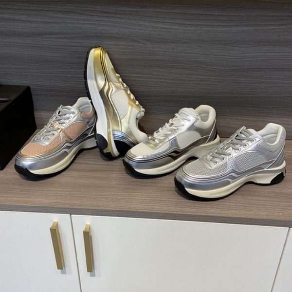 2023 new designer shoes interlocking c metallic logo flat sneaker running sport shoes calfskin runner lace up platform low trainers gold sil
2023 new designer shoes interlocking c metallic logo flat sneaker running sport shoes calfskin runner lace up platform low trainers gold sil