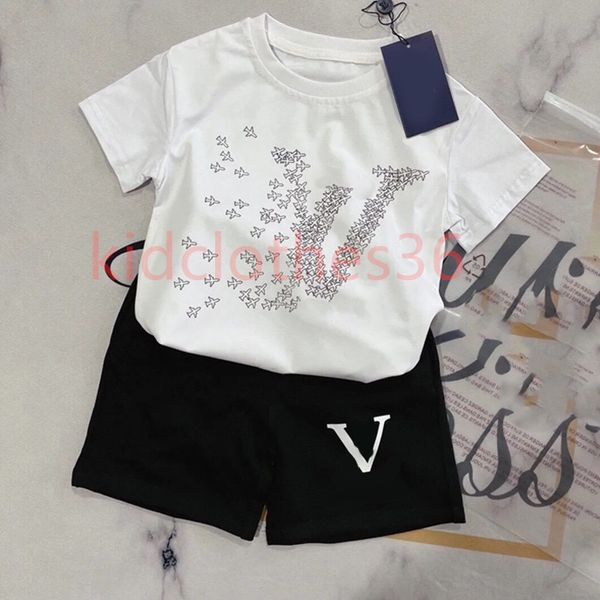 Luxury designer Clothing Sets kids T-shirt Yellow monogrammed shortst fashion British fashion brand summer childrens treasures and girls cotton two-piece, #2
Luxury designer Clothing Sets kids T-shirt Yellow monogrammed shortst fashion British fashion brand summer childrens treasures and girls cotton two-piece, #2
