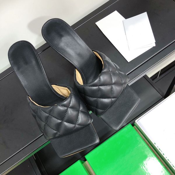 luxury designer women slippers woven flat sandals padded mule padded flat sandal high heels outdoor shoes leather slippers size35-42, Black
luxury designer women slippers woven flat sandals padded mule padded flat sandal high heels outdoor shoes leather slippers size35-42, Black