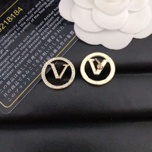 new gifts love diamond earrings designer jewelry charming women study earrings fashion gilded letter hoop earrings classic, Golden;silver
new gifts love diamond earrings designer jewelry charming women study earrings fashion gilded letter hoop earrings classic, Golden;silver