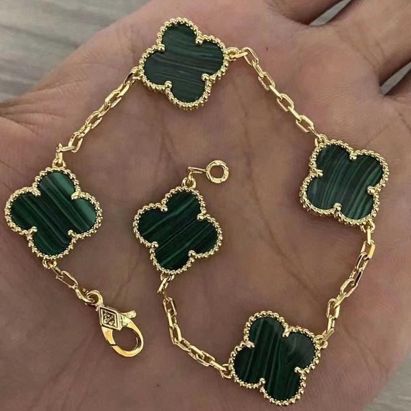 2023 luxury designer charm bracelet clover pearl 4 pieces 18k gold necklace earrings wedding laser brand bracelet780s, Golden;silver
2023 luxury designer charm bracelet clover pearl 4 pieces 18k gold necklace earrings wedding laser brand bracelet780s, Golden;silver