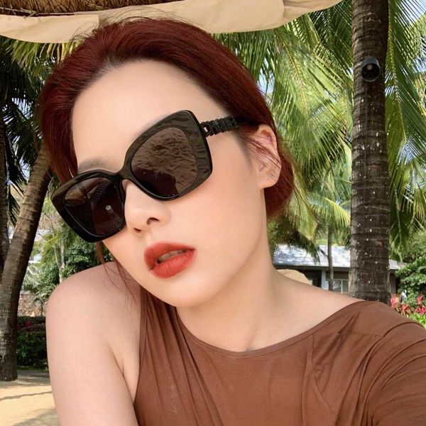 

Fashion designer brand cool sunglasses luxury Super high quality Women's advanced sense diamond inlaid letter glasses legs round face thin UV resistant with logo box