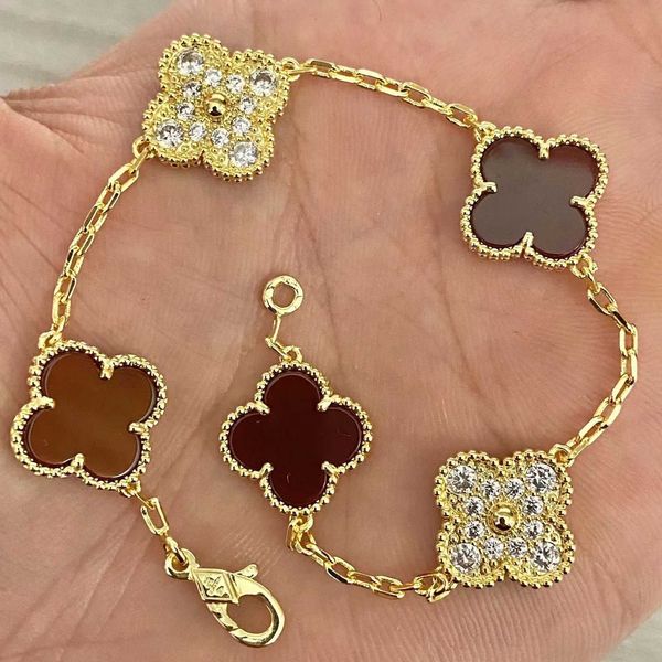 designer clovers bracelet luxury 18k clover pearl 4 leaf gold laser brand bangle earrings charm bracelets necklace wedding a 2s46f, Golden;silver
designer clovers bracelet luxury 18k clover pearl 4 leaf gold laser brand bangle earrings charm bracelets necklace wedding a 2s46f, Golden;silver