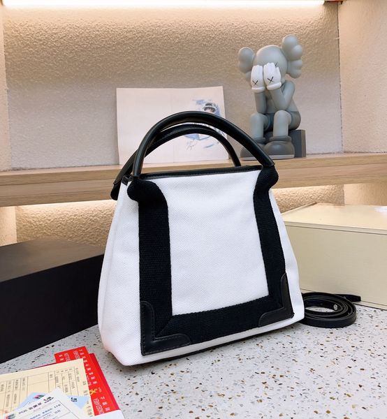 womens beach bags shopping tote bag fashion shoulder bag canvas designer with chain luxurys handbag linen pearls printing crossbody bags
womens beach bags shopping tote bag fashion shoulder bag canvas designer with chain luxurys handbag linen pearls printing crossbody bags
