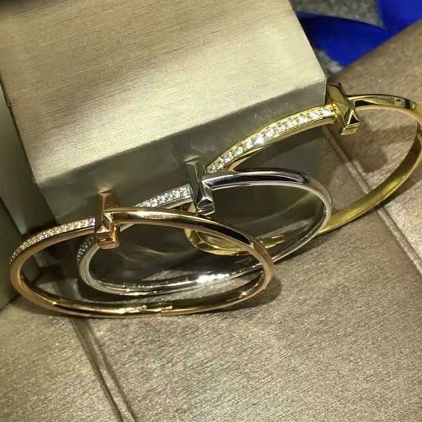 factory designer t bangle tiffane t home t1 bracelet ins diamond inlaid sterling silver for men and women korean simple couple bracelet as a, Black
factory designer t bangle tiffane t home t1 bracelet ins diamond inlaid sterling silver for men and women korean simple couple bracelet as a, Black