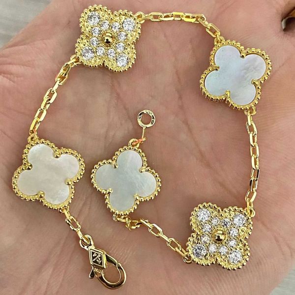 clovers bracelet luxury clover designer pearl 4 leaf 18k gold laser brand bangle charm bracelets necklace earrings wedding 17vy8, Golden;silver
clovers bracelet luxury clover designer pearl 4 leaf 18k gold laser brand bangle charm bracelets necklace earrings wedding 17vy8, Golden;silver