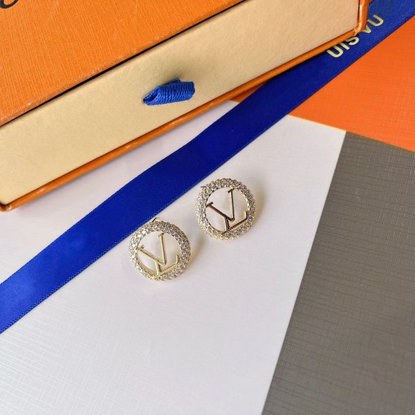 925 v women's sterling silver designer earrings silver heart shaped earrings women's sparkling crystal earrings party jewelry
925 v women's sterling silver designer earrings silver heart shaped earrings women's sparkling crystal earrings party jewelry
