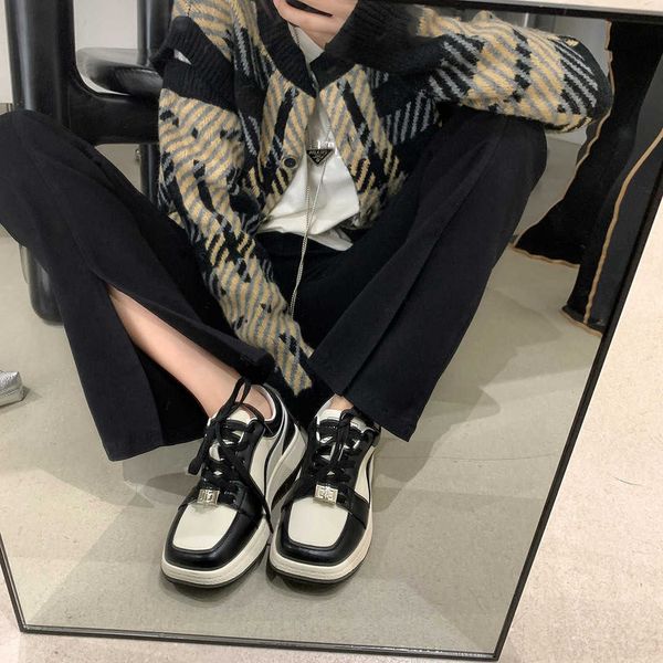 geometric shapes~lock buckle head contrast sports casual women's cricket square shoes
geometric shapes~lock buckle head contrast sports casual women's cricket square shoes