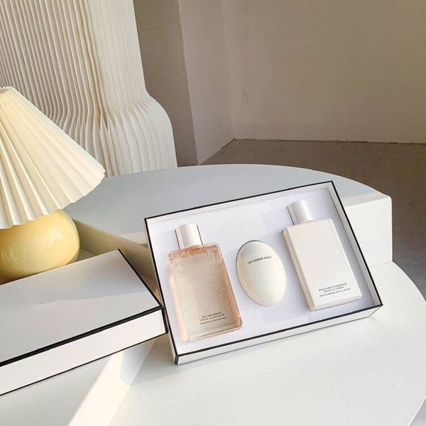 the latest big brand cocoa new mild nourishing body milk coco perfume flavor body wash 200ml goose egg hand cream set set ing
the latest big brand cocoa new mild nourishing body milk coco perfume flavor body wash 200ml goose egg hand cream set set ing