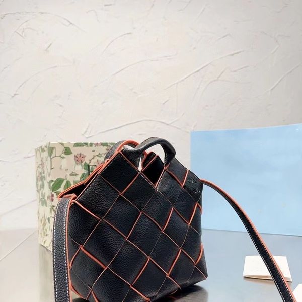high-quality women's bag designer shoulder handbag lowe's new leather woven handheld basket tote large capacity fine strap crossbo
high-quality women's bag designer shoulder handbag lowe's new leather woven handheld basket tote large capacity fine strap crossbo