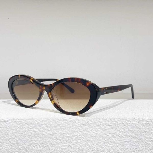 fashion designer brand cool sunglasses l double c5416 uxury super new oval female star ins same letter with box, White;black
fashion designer brand cool sunglasses l double c5416 uxury super new oval female star ins same letter with box, White;black