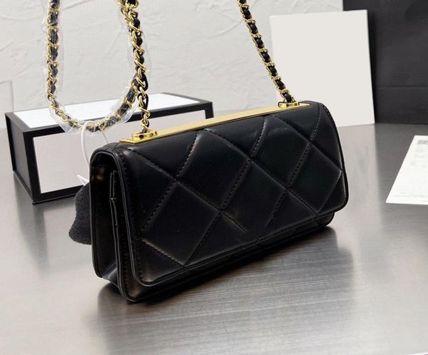 2022ss trendy quilted classic mini flap bags 19cm lambskin genuine leather gold metal hardware matelasse chain crossbody purse car1311306, Red;black
2022ss trendy quilted classic mini flap bags 19cm lambskin genuine leather gold metal hardware matelasse chain crossbody purse car1311306, Red;black