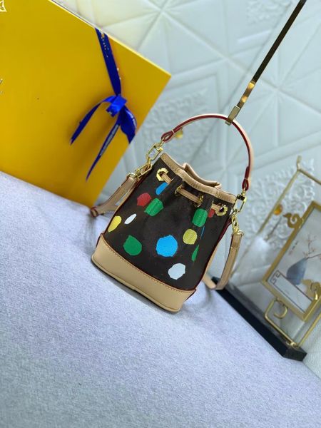 new leather for women goes with a shoulder bag classic luxury designer stylish bucket bag2023
new leather for women goes with a shoulder bag classic luxury designer stylish bucket bag2023