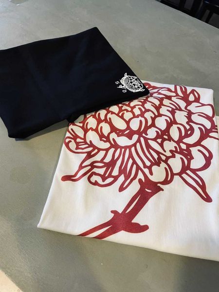 online tank popular 2023 summer new red rose back print sleeveless t-shirt for men and women loose, White
online tank popular 2023 summer new red rose back print sleeveless t-shirt for men and women loose, White