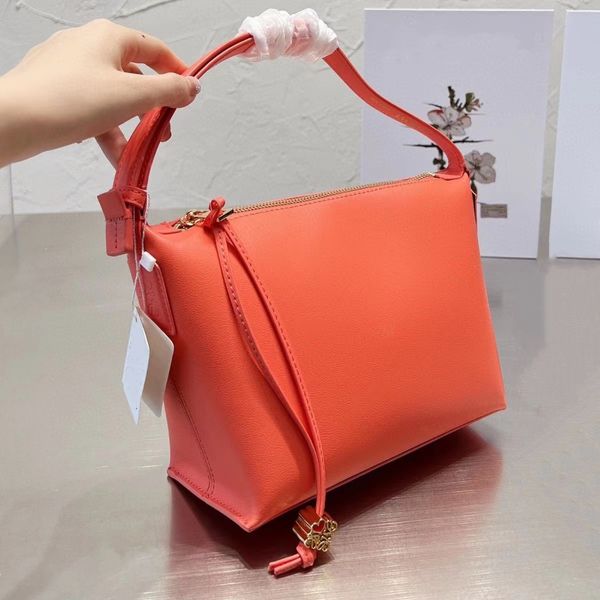 cubi designer bag lunch box bag women's shoulder handbag lowe high-quality cotter handheld wallet fashion large capacity commuting unde
cubi designer bag lunch box bag women's shoulder handbag lowe high-quality cotter handheld wallet fashion large capacity commuting unde