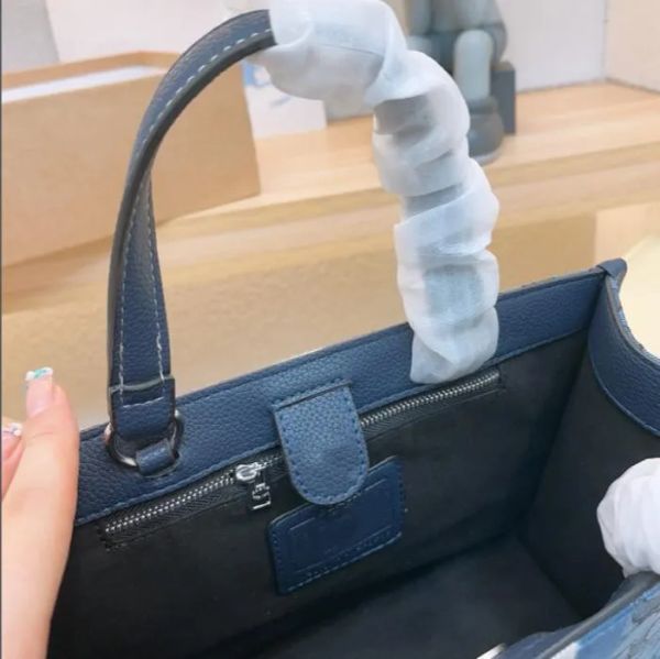 Women bag REXY print FIELD handbag totes Classic canvas tote luxurious Shoulder crossbody bags designer woman wallet Tabby Pillow
Women bag REXY print FIELD handbag totes Classic canvas tote luxurious Shoulder crossbody bags designer woman wallet Tabby Pillow