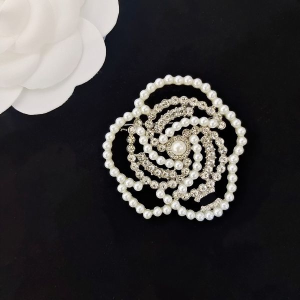women designer brand stamp brooches gold plated inlay crystal rhinestone jewelry brooch pearl pin men marry wedding party sweater, Gray
women designer brand stamp brooches gold plated inlay crystal rhinestone jewelry brooch pearl pin men marry wedding party sweater, Gray