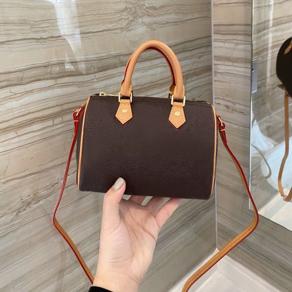 luxury designer bag speedy shoulder handbags p quality high fashion women wallets clutch totes crossbody classics mini pillow bags ladies pu
luxury designer bag speedy shoulder handbags p quality high fashion women wallets clutch totes crossbody classics mini pillow bags ladies pu