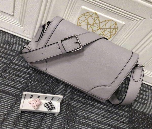 2021 new fashion men shoulder bags solid taiga leather classic 3 colors casual messenger bag crossbodybags 2831832879738
2021 new fashion men shoulder bags solid taiga leather classic 3 colors casual messenger bag crossbodybags 2831832879738