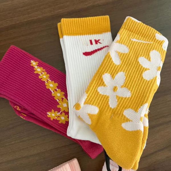 sports towel socks spring and autumn pink flower print socks pure cotton mid-tube socks, Black;white
sports towel socks spring and autumn pink flower print socks pure cotton mid-tube socks, Black;white