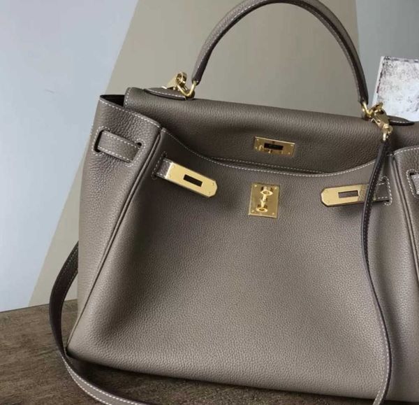 2023 10a fashion purse women totes shoulder bags cowskin genuine leather handbag scarf charm with shoulders straps and packing box birkin ba
2023 10a fashion purse women totes shoulder bags cowskin genuine leather handbag scarf charm with shoulders straps and packing box birkin ba
