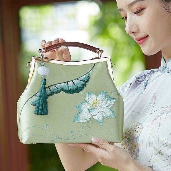 autumn cheongsam ancient style handbag retro womens bag handmade kisslock dinner china republic of
autumn cheongsam ancient style handbag retro womens bag handmade kisslock dinner china republic of